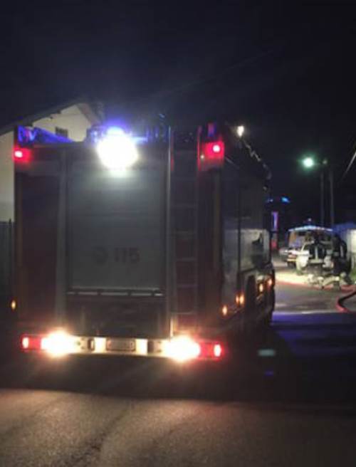 Brucia un gazebo in piazza Gaggero a Voltri