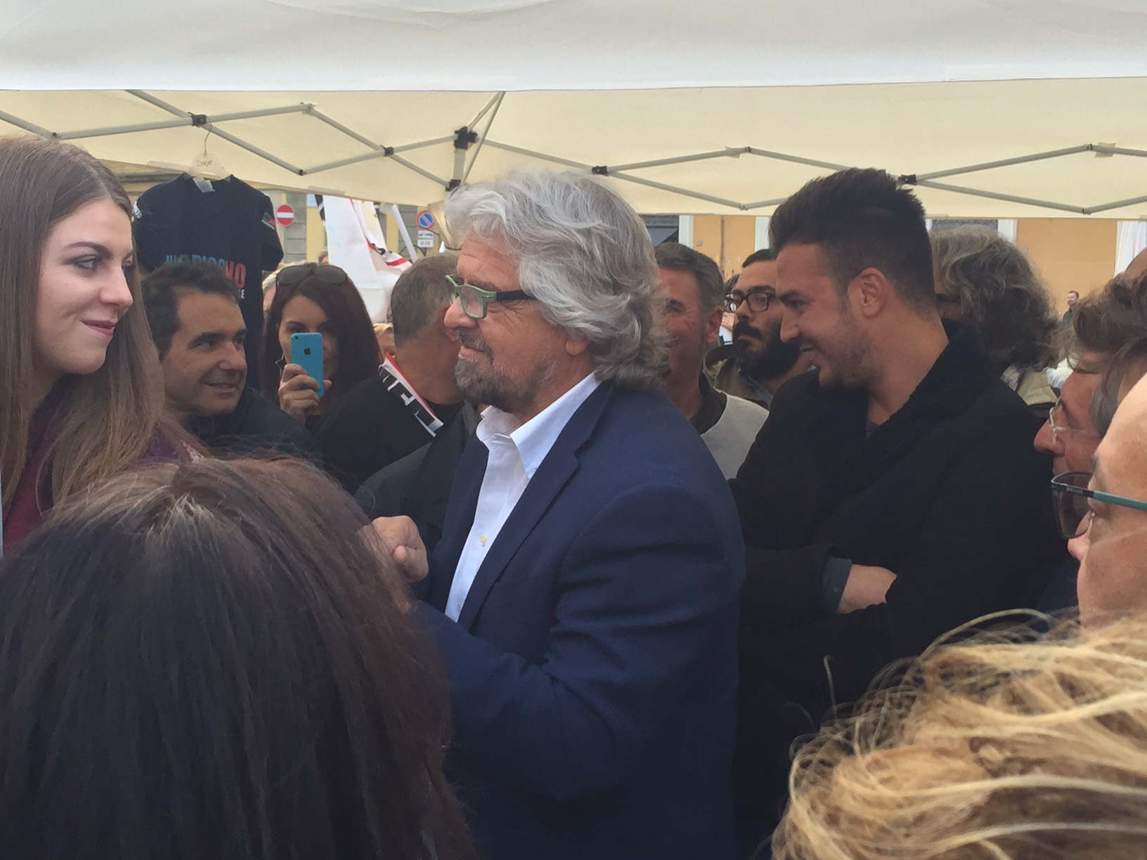 Beppe Grillo a sorpresa a Sarzana per chiudere la marcia dei 5 Stelle