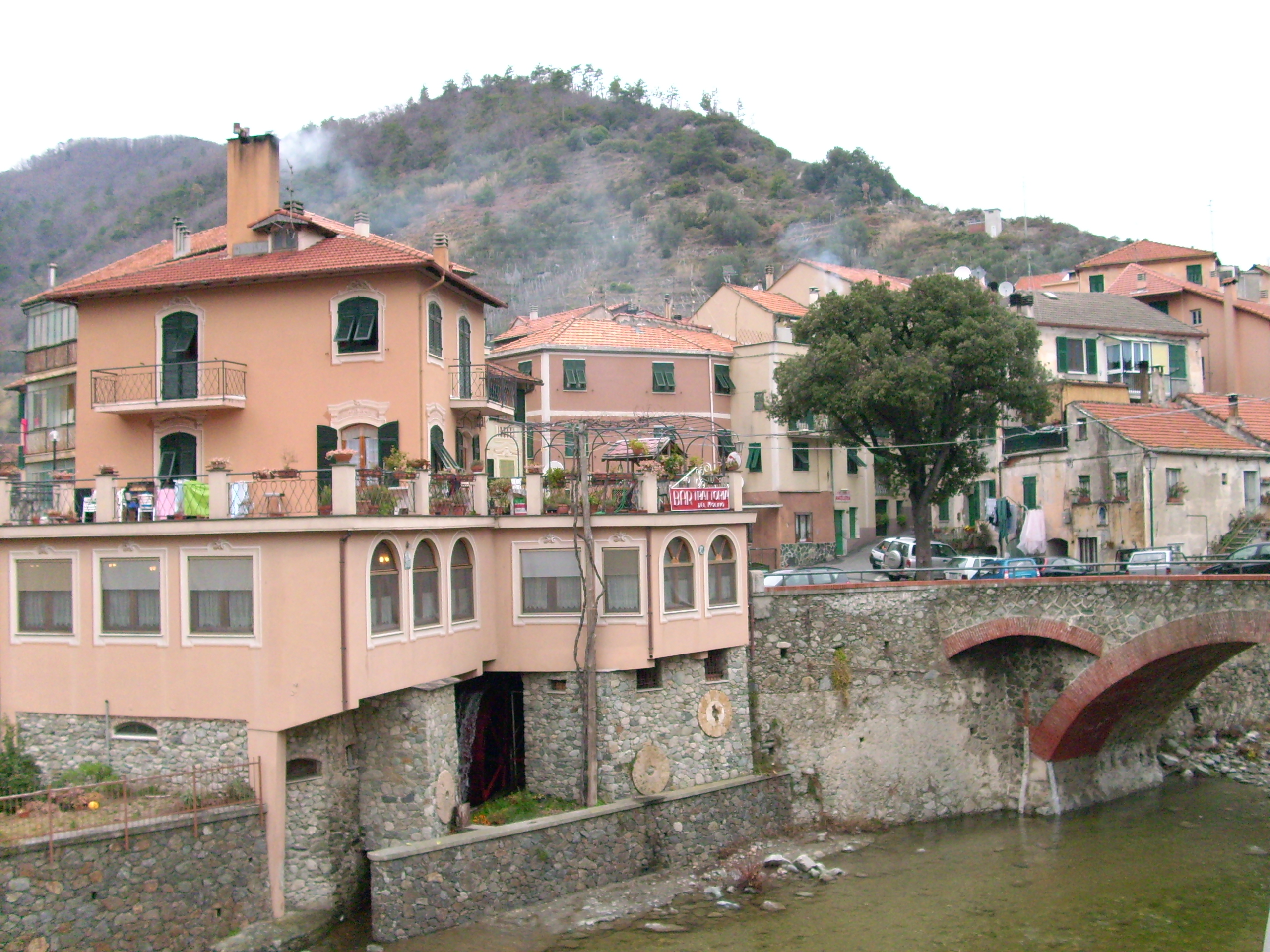 Maltempo, allerta rossa in Liguria: ad Albisola Superiore le scuole sono aperte