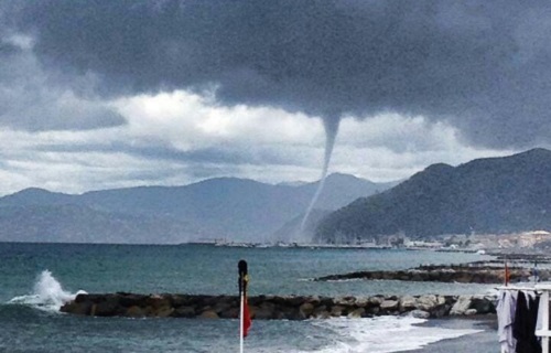 Macigno incombe, restano senza casa i ristoratori di San Fruttuoso di Camogli