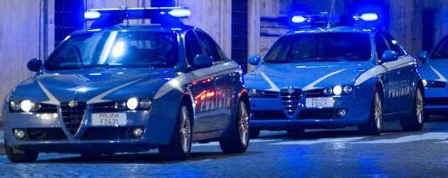 Spendono soldi falsi e aggrediscono il propritario del negozio, arrestati 