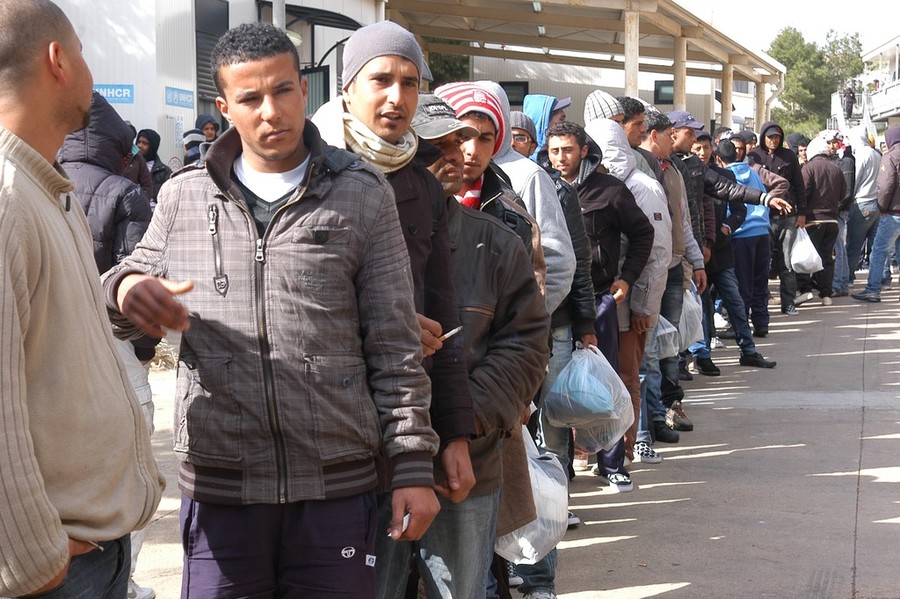 Migranti a Genova, arrivati due bus con 50 persone a bordo