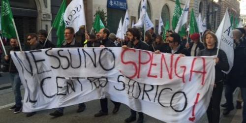 Ordinanza anti movida, Doria si piega: pronto il ritocco agli orari di chiusura