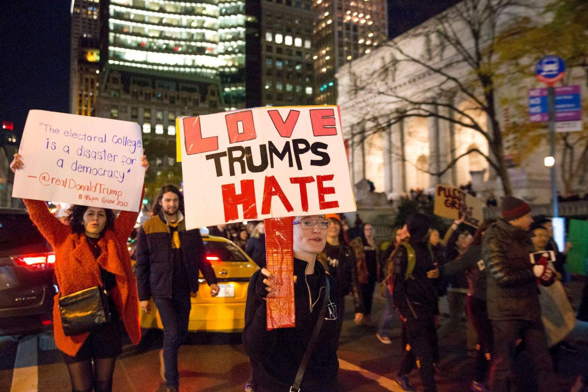 Ancora proteste contro Trump, scontri e arresti 