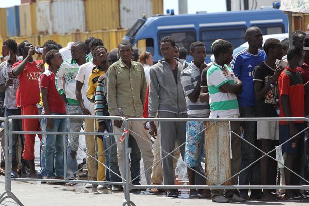 I migranti vanno a lezione in università, gli studenti nel centro d'accoglienza