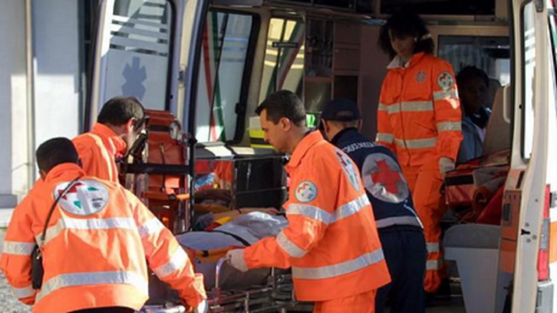 Uomo investito a Ponzano Magra: grave al Sant'Andrea 