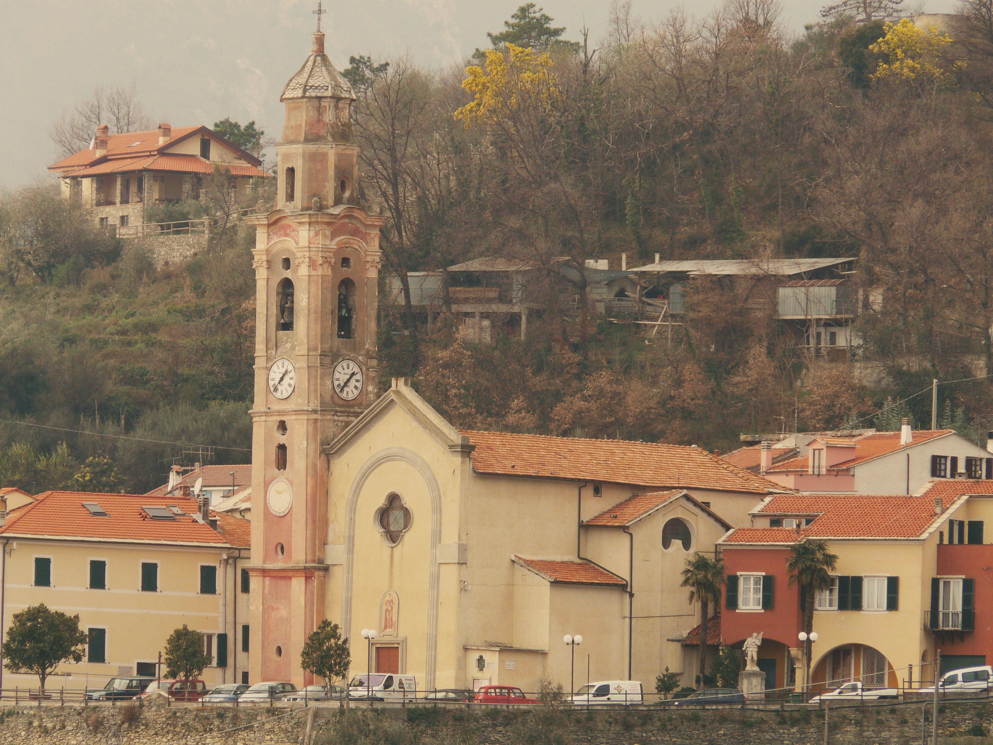 Via Ferro sul Maremola, strada chiusa e 7 famiglie evacuate