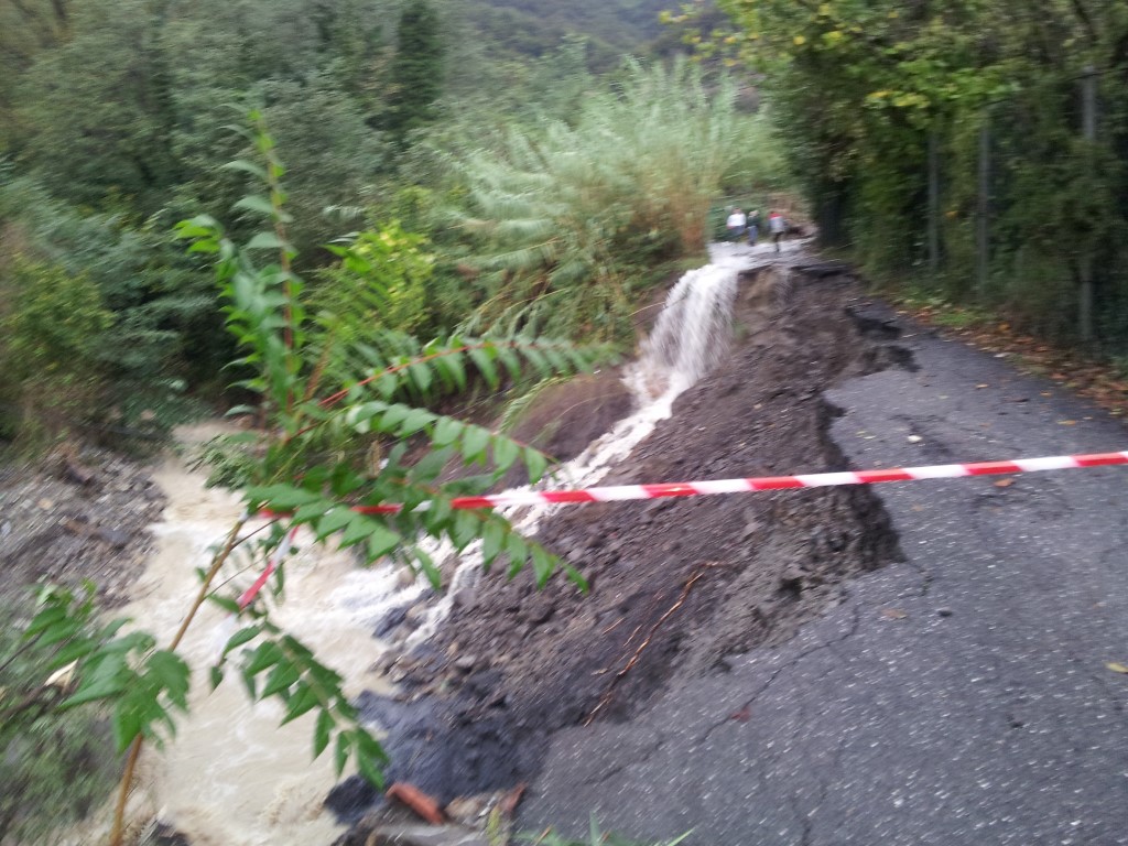 Frana un monte su Mendatica, case disabitate stanno crollando