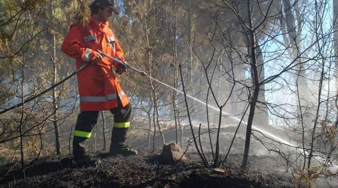 Vigili del fuoco fuori dalla convenzione, polemica a distanza Rossetti-Pastorino