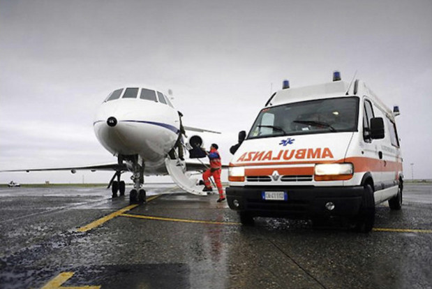 Due neonati in pericolo di vita trasportati con voli dell'aeronautica