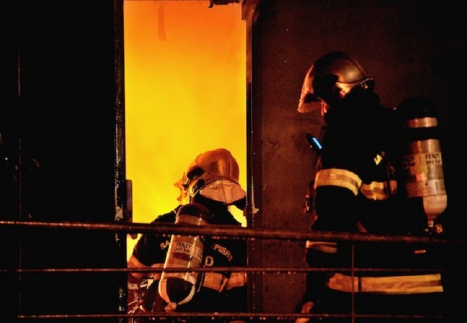 Incendio in casa a Pontedecimo, un'anziana muore tra le fiamme 