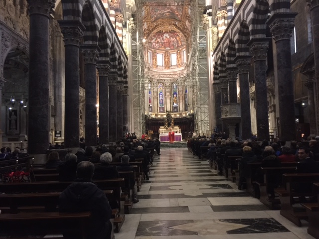 Bagnasco celebra la messa per Santa Barbara, patrona di pompieri e capitaneria Porto