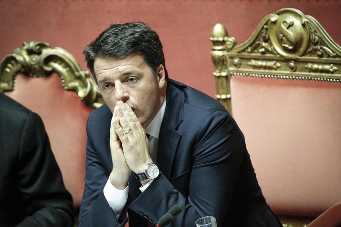 Renzi pone la fiducia sulla manovra, ma sul futuro è scontro col Quirinale