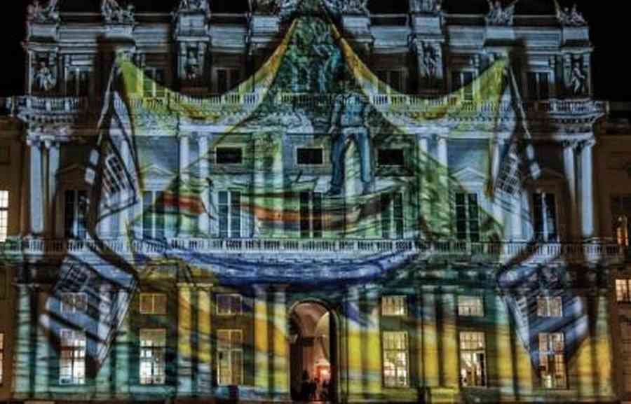 Palazzo Ducale diventa una tela virtuale con un videomapping su Andy Warhol