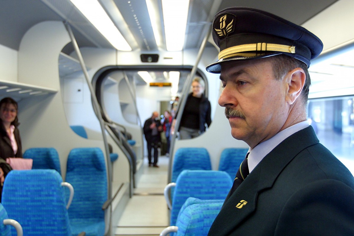 I pendolari diventano controllori sui treni, polemica sull'iniziativa della Regione