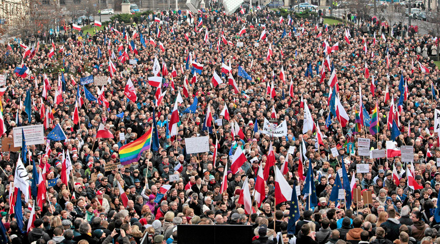 Proteste contro il governo polacco, contestati provvedimenti antidemocratici