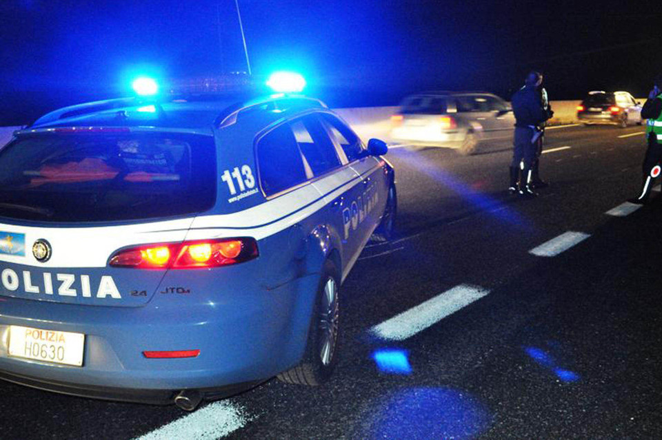 Tir contromano in autostrada a Pegli. Albenga: si cappotta con l'auto e fugge