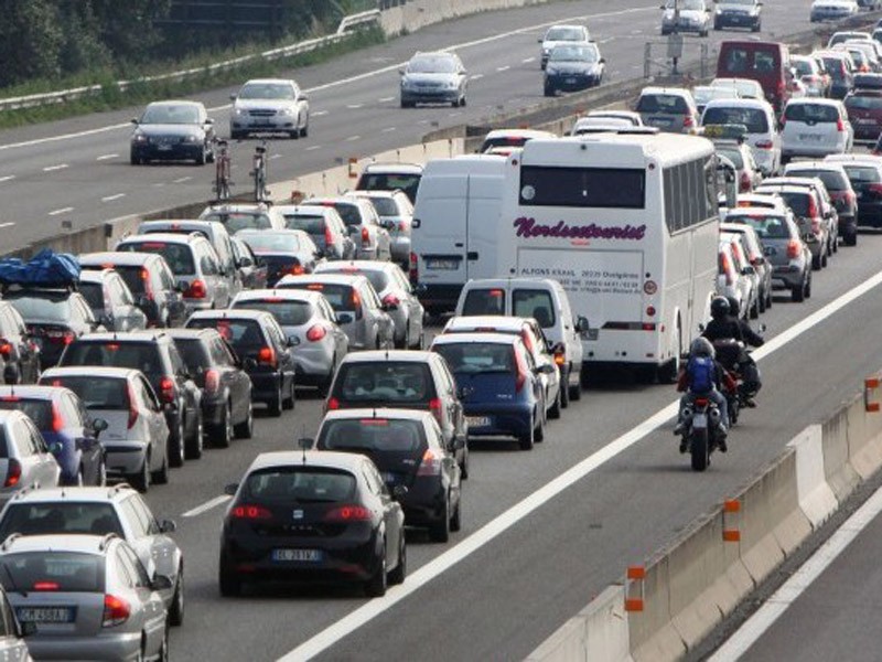 Natale, traffico in aumento sulle autostrade: oggi 'bollino rosso'