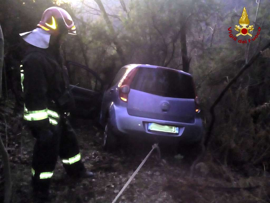 Auto fuori strada a Campo di Ne: morto un 80enne, probabile malore