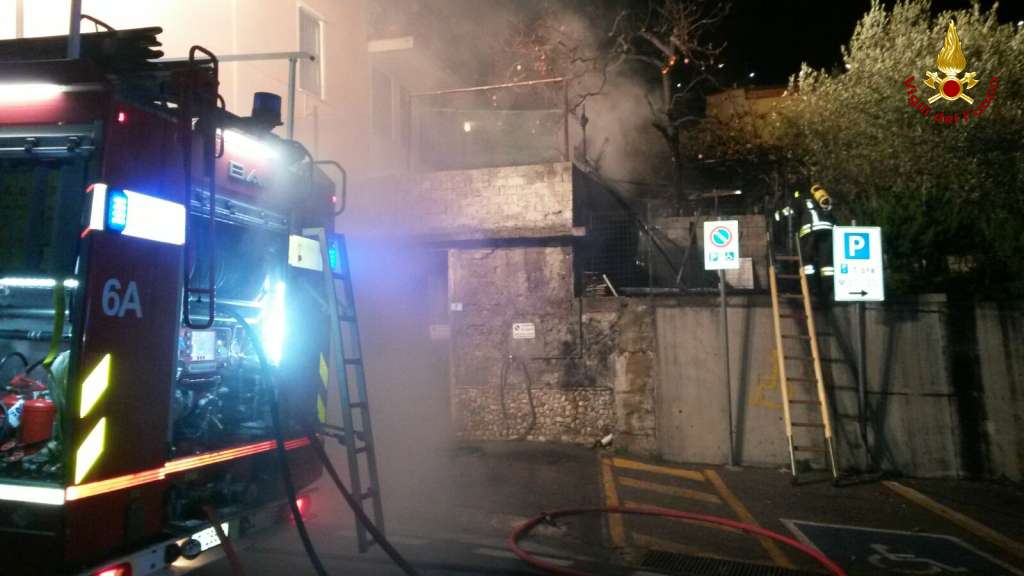 Incendio nella notte in un garage di Tovo S.Giacomo