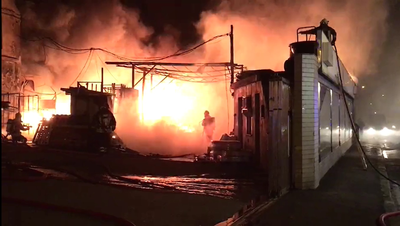 Incendio nel magazzino della Spainox a Staglieno, ipotesi dolosa