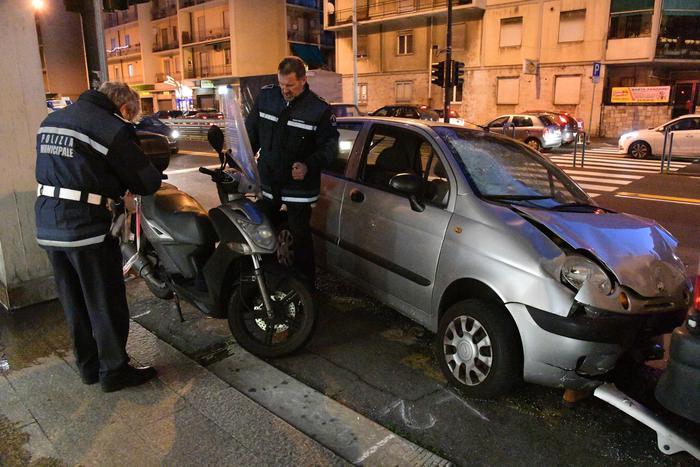 Corso Europa, auto sul marciapiede: travolti due pedoni, tre feriti gravi 