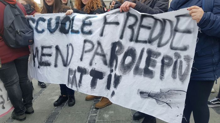 Scuole al freddo, gli studenti di Chiavari in corteo a Genova