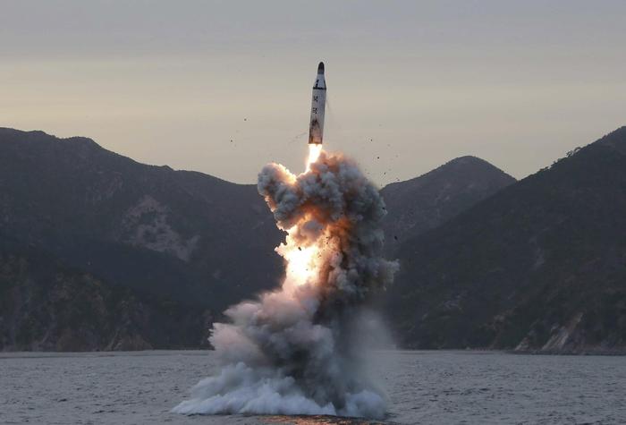 Corea del Nord lancia un missile davanti al Giappone