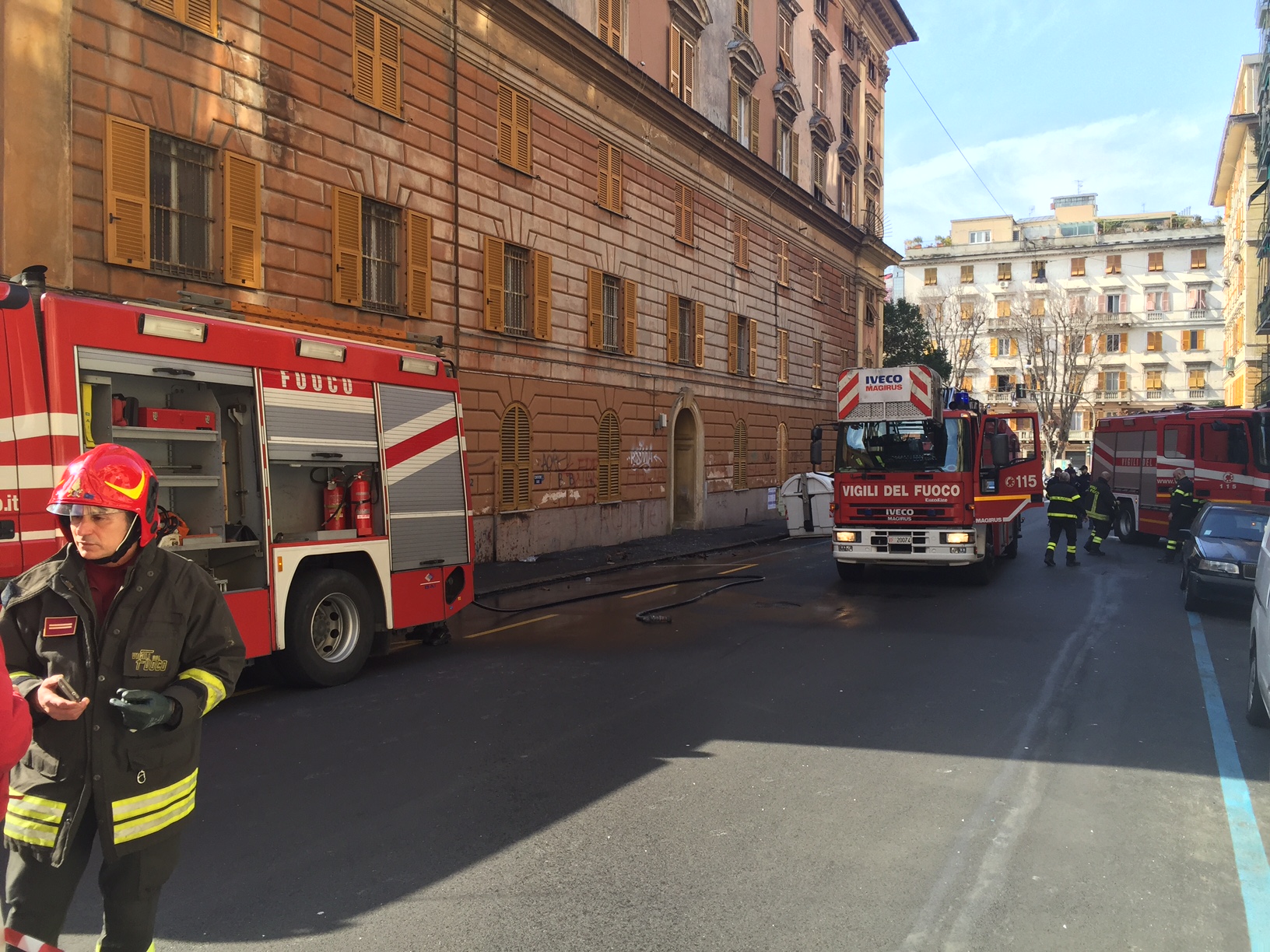 Genova, esplosione in un appartamento di via Odessa: grave la mamma, due bambini al Gaslini