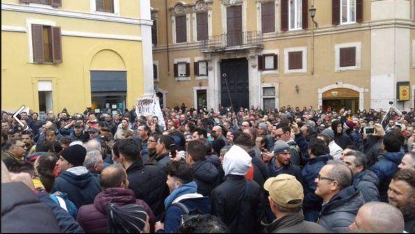 Pescatori liguri protestano a Roma, Mai: 