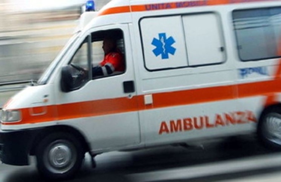 Anziana precipita da quattro metri, in codice rosso all'ospedale 