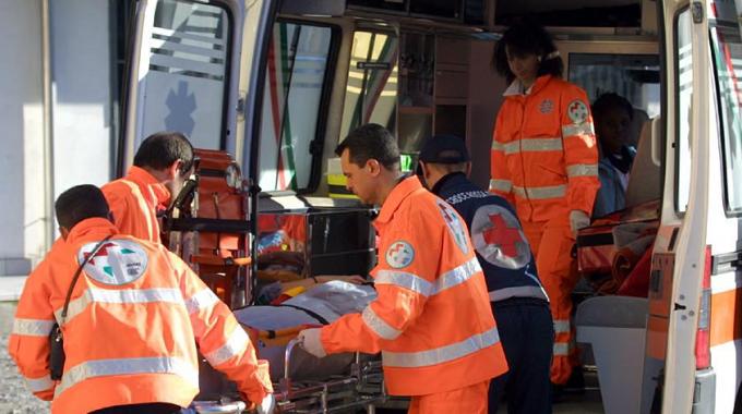 Genova, raffica di incidenti stradali: grave un motociclista, cinque feriti