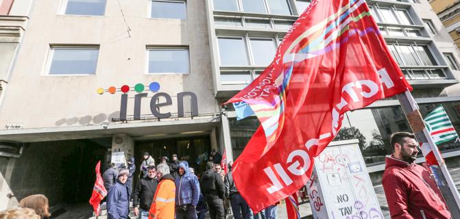 Lavoratori Iren acqua e gas, sciopero e corteo in centro in Genova 