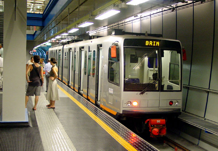 Allarme bomba a Sarzano, chiusa la metropolitana di Genova