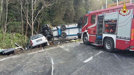 Incidente mortale sulla A10, scarcerato l'autista del tir che travolse e uccise due operai