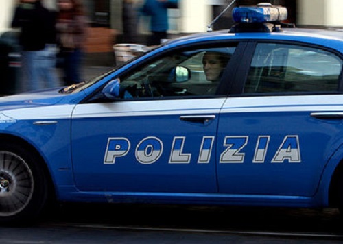 Spaccia hashish nel box, arrestato dalla Polizia 