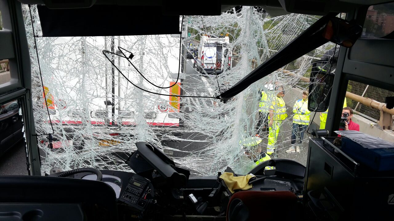 Incidente in A7: scontro tra camion e pullman di studenti bulgari, 5 feriti