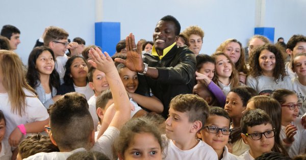 Alluvione a Genova, una nuova palestra per la scuola grazie a Genoa e Sampdoria