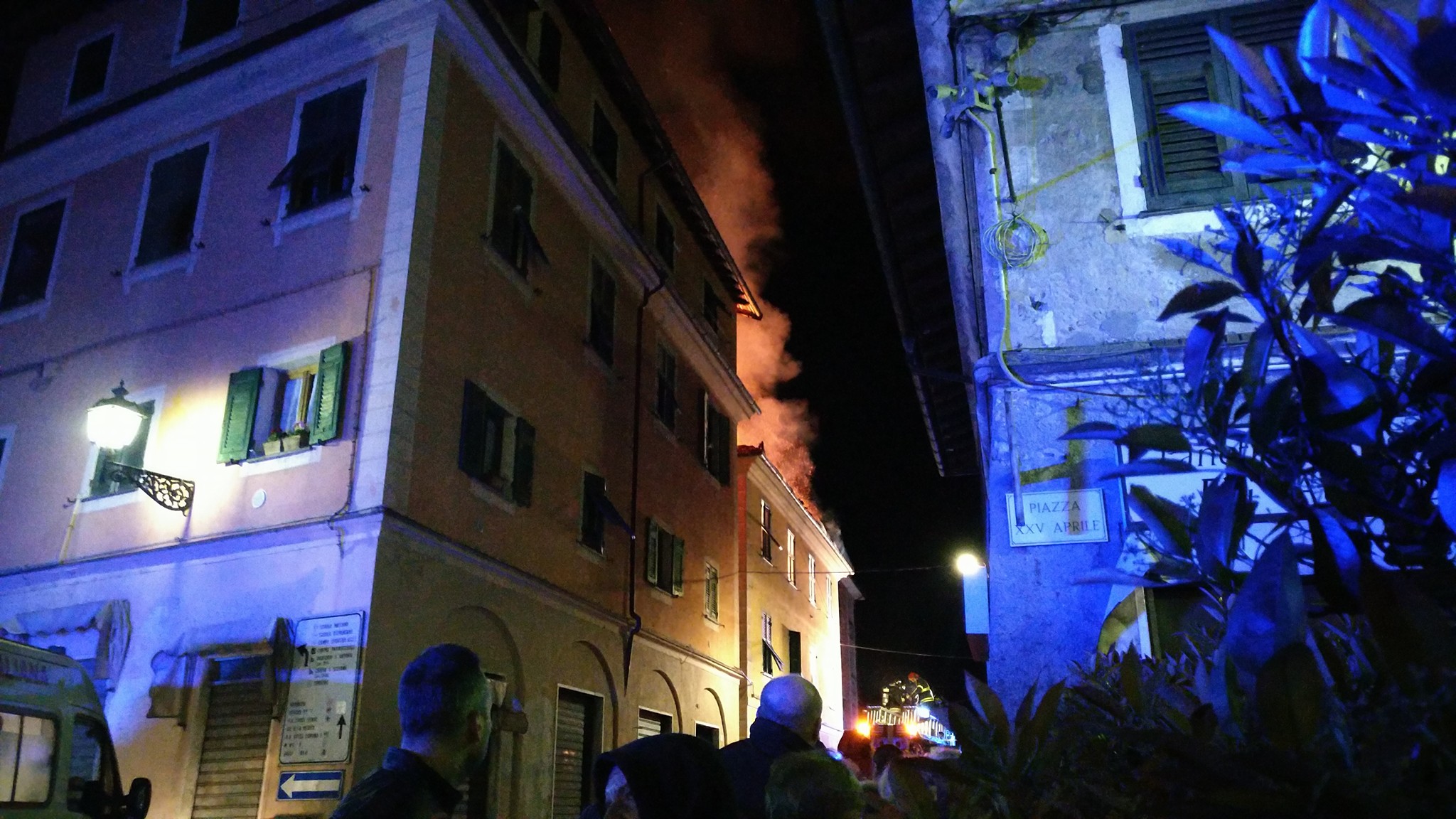 Incendio di Casella, proseguono le indagini per scoprire le cause del rogo 