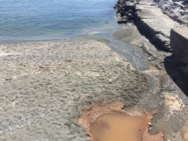 Pegli, chiazza marrone vicino al mare: esclusa la presenza di idrocarburi