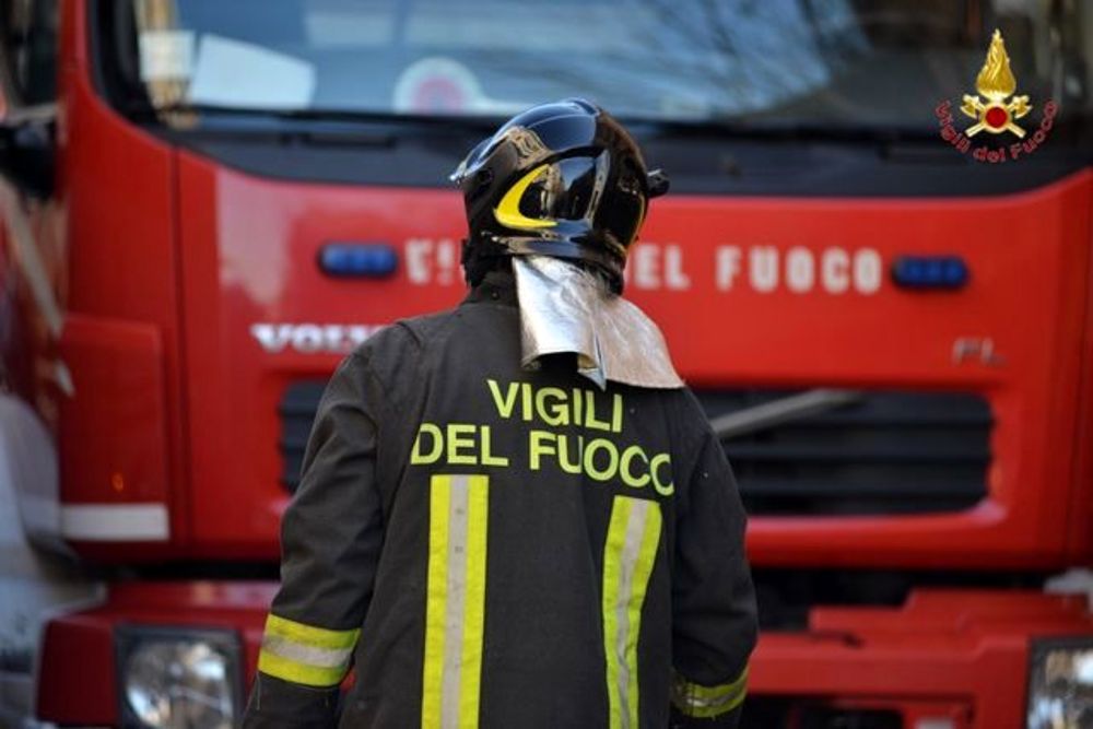 Auto contro un muro ad Albenga, grave ragazzo di 26 anni