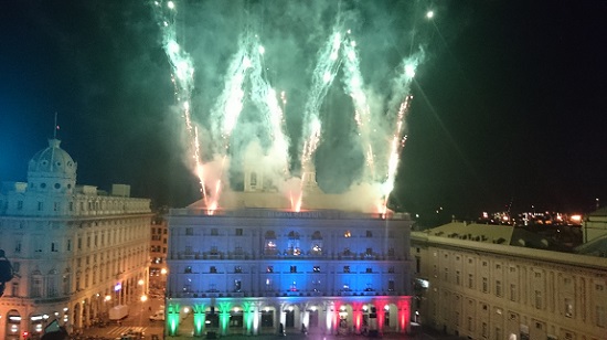 Musica e fuochi illuminano il 2 giugno: piazza De Ferrari gremita per la festa