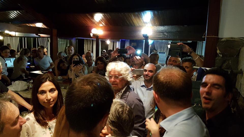 Cena per Pirondini, Grillo non fa il cameriere ma arriva per un saluto