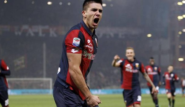 Genoa, la Fiorentina va all'assalto del bomber Simeone: sul piatto 15 milioni di euro 