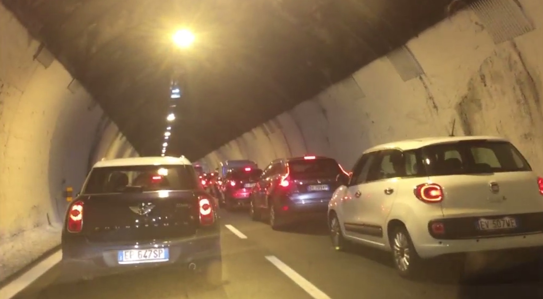 Ponte del 2 giugno agli sgoccioli, code da rientro in autostrada