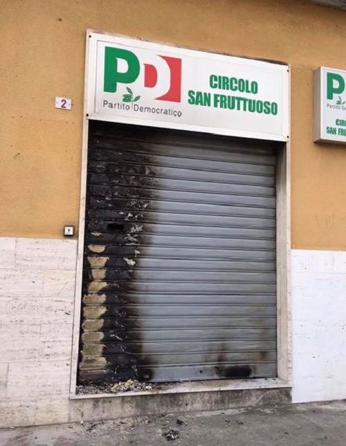 Attentato incendiario alla sede Pd di via Terralba