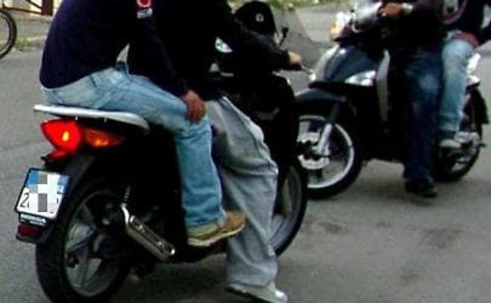 Guida lo scooter senza patente: 18enne multato di 5mila euro