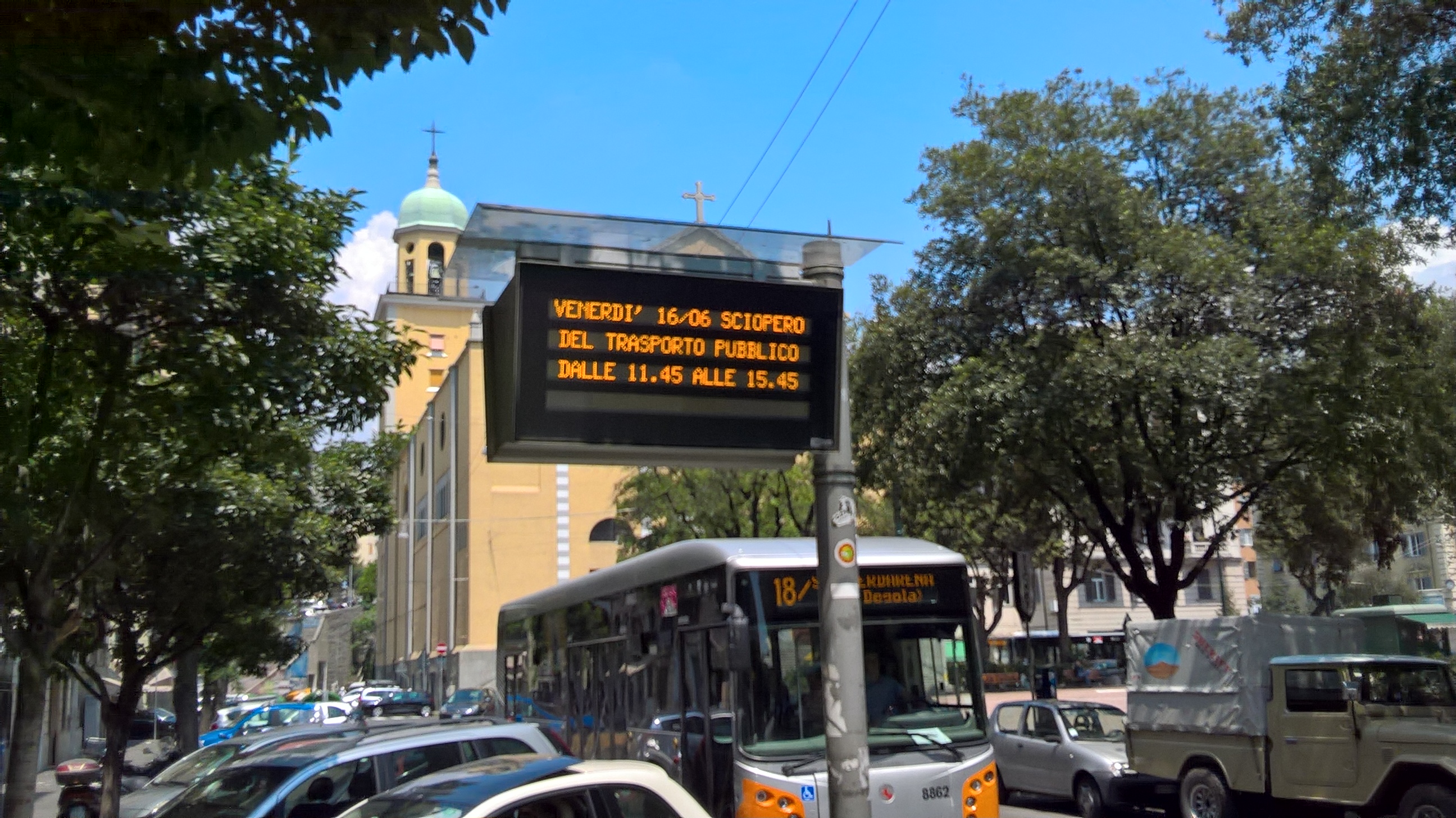 Venerdì 16 sciopero dei trasporti: le modalità per bus, aerei e treni