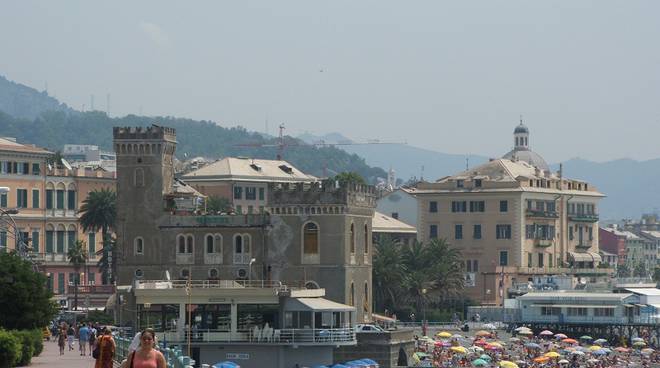 Ragazzo soccorso in mare a Pegli morto dopo tre giorni di agonia