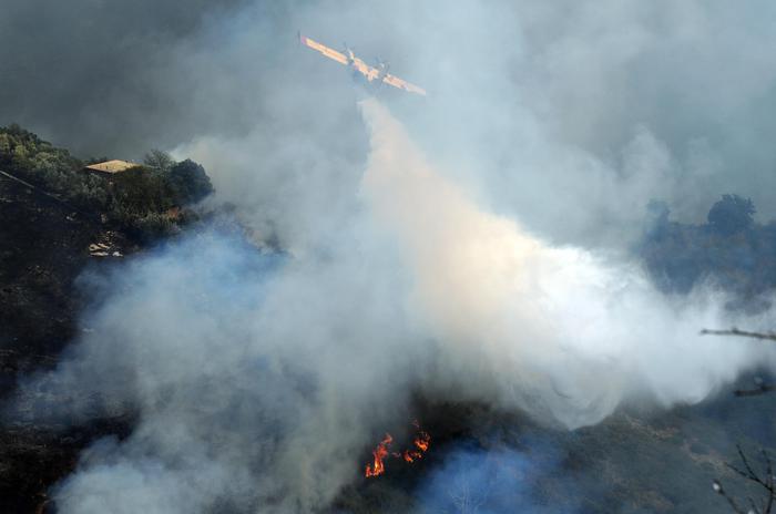 Imperiese nella morsa del fuoco, tre incendi alimentati dal vento